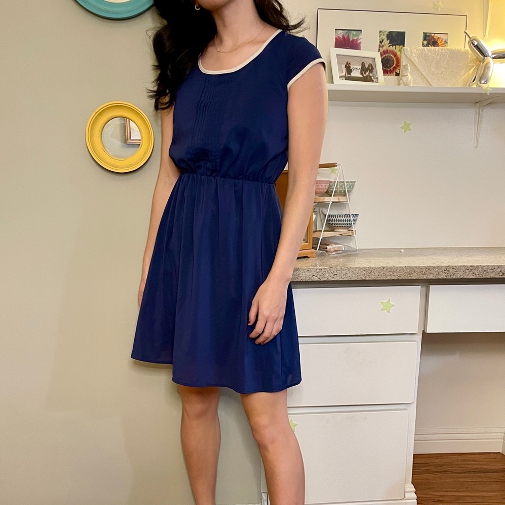 Short sleeve navy dress with white trimmings and pleating detail. Size S (0-2)